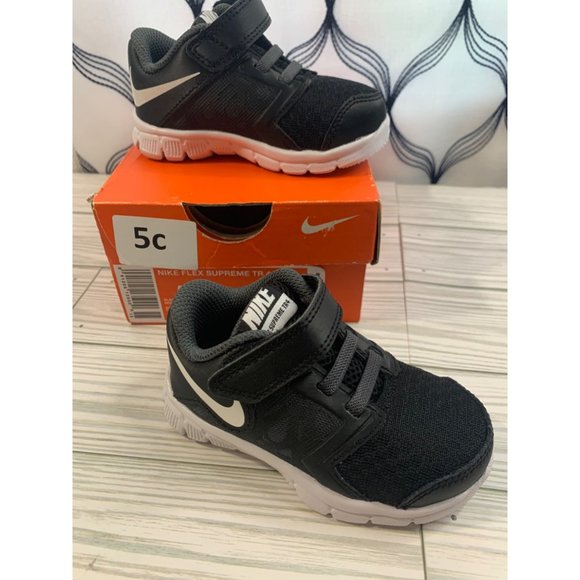 Nike Flex Supreme TR 4 Black Kids Shoe - Picture 5 of 14